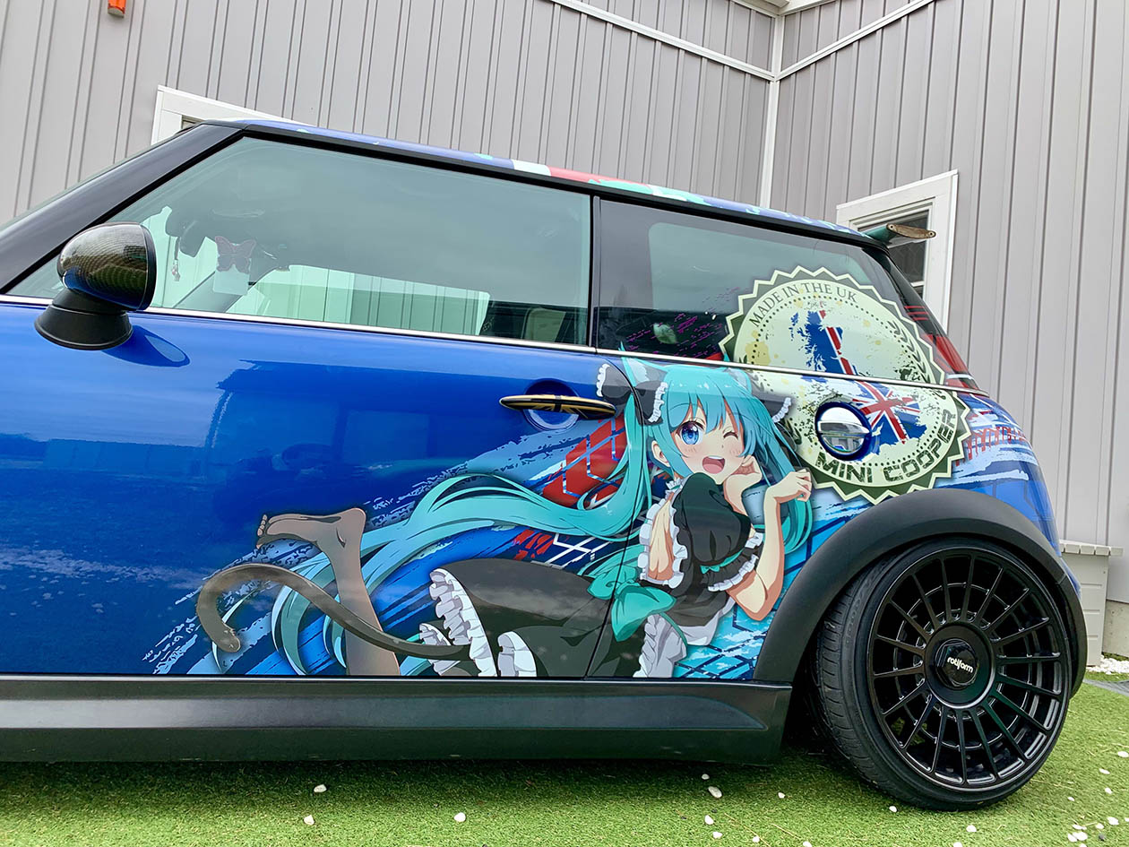 レガシィB４　ボンネット　痛車